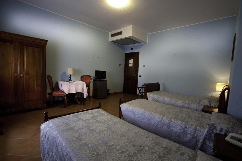 Hotel Nastro Azzurro مونغوتْسو الغرفة الصورة